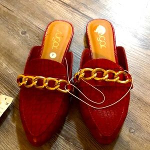 Croc slide with gold chain